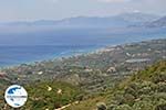 GriechenlandWeb.de Het Marathokampos (Votsalakia) gebied met in de verte het eiland Ikaria - Insel Samos - Foto GriechenlandWeb.de