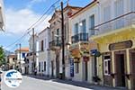 GriechenlandWeb Traditionele gebouwen langs de hoofdweg in Karlovassi - Insel Samos - Foto GriechenlandWeb.de